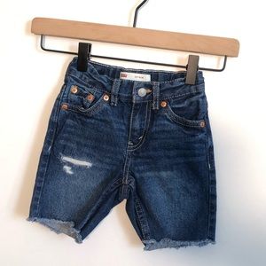 LEVI’S Distressed Jean Shorts // Never Worn